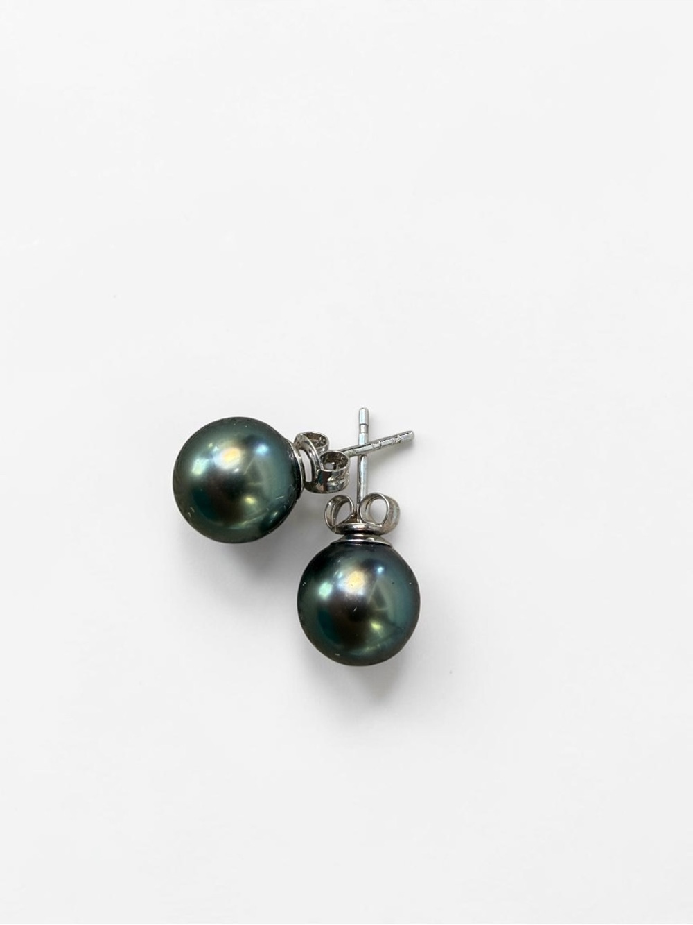 14K White Gold Tahitian Black Pearl Stud Earrings Rainbow Peacock Luster